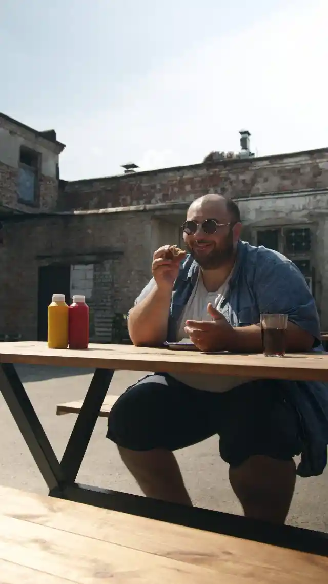 25. Description Queen