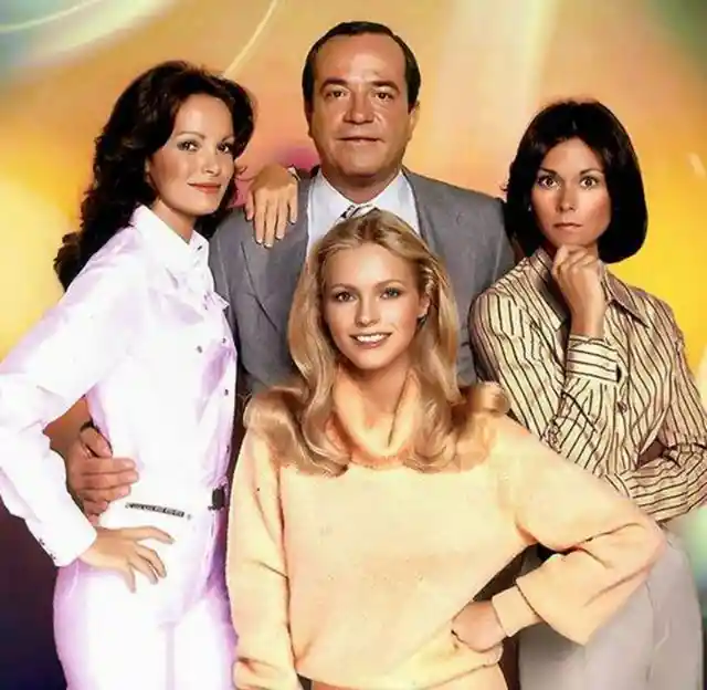 Bosley with Charlie's Angels - Jaclyn Smith, David Doyle, Kate Jackson & Cheryl Ladd in 1976.