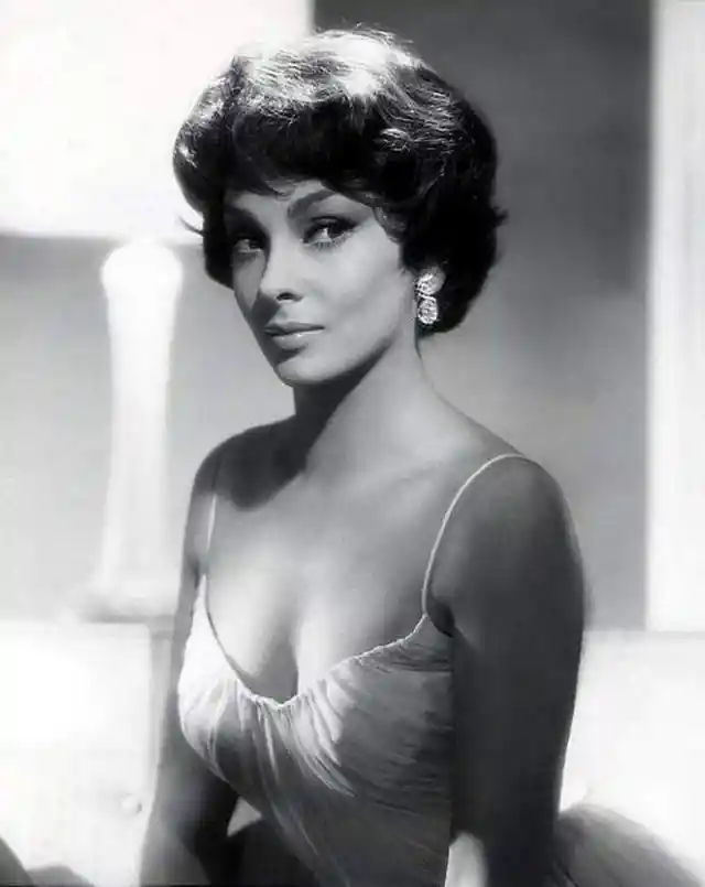 International Italian goddess of the 50's and 60's, Gina Lollobrigida! She is an actress, photojournalist and sculptor.