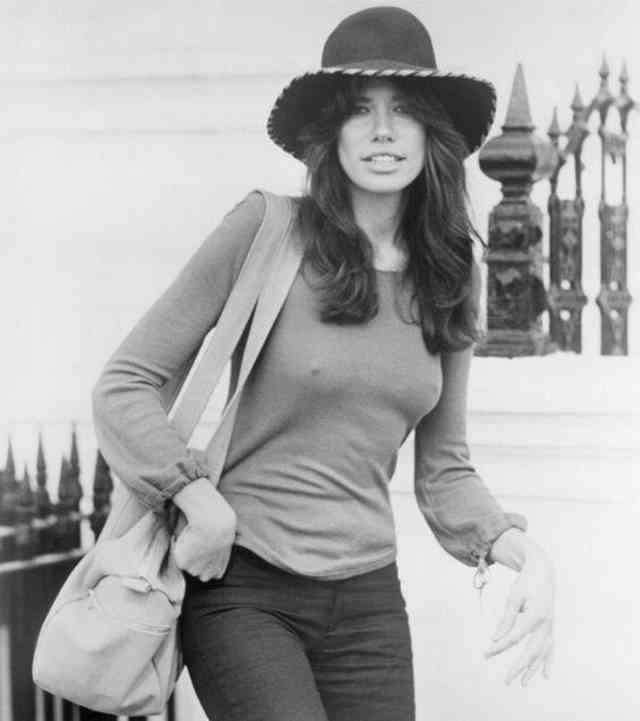 The Boho style and natural beauty of Carly Simon out and about in 1975.