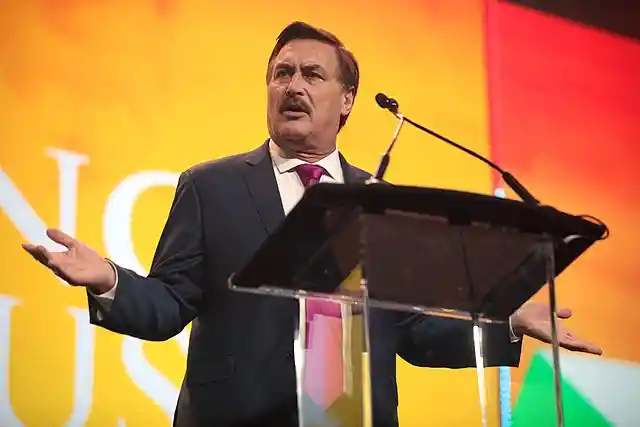 WATCH: Mike Lindell Begs Republicans to Not Vote Early