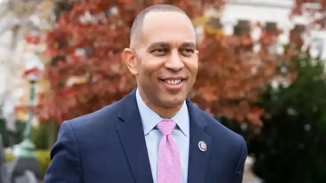 [WATCH/COMMENTARY] Hakeem Jeffries Says MAGA Is "Having a Meltdown" But Stops Short of Endorsing Harris
