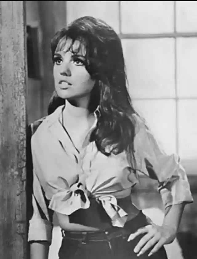 The beautiful Dawn Wells on set. (1967)
