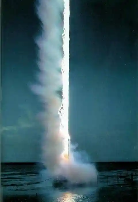 The exact moment lightning strikes water
