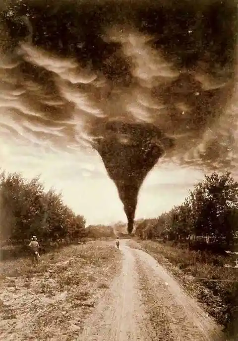 This tornado that was caught on camera near Oklahoma City back in 1898