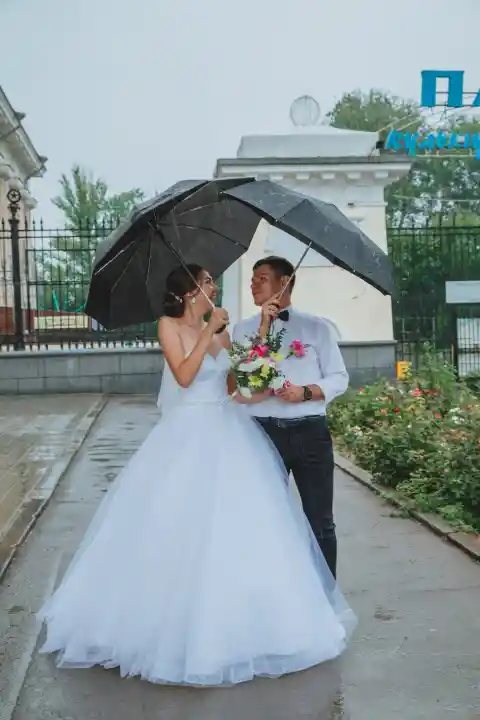 25. Wedding in the rain
